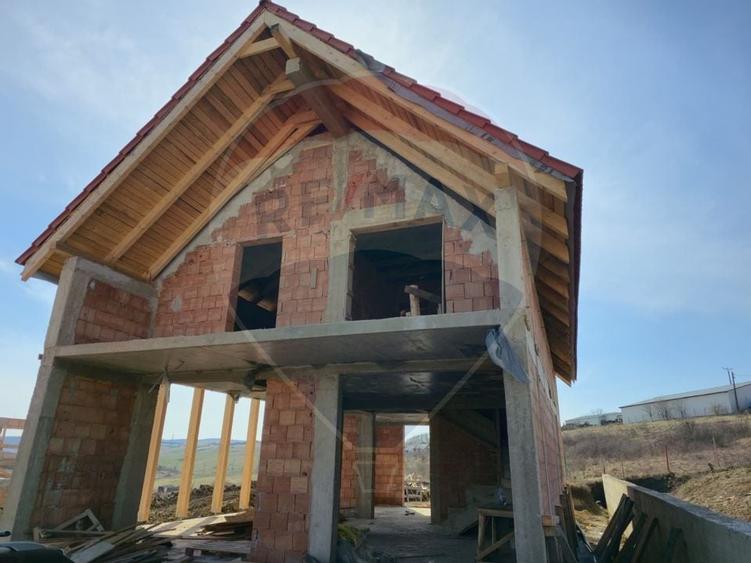 Casa la rosu, 800mp teren,  front 24, Jucu de Sus, comision 0 - 1