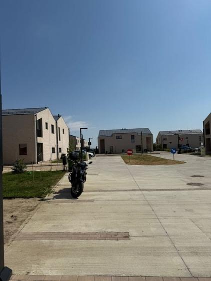 Casa spatioasa de inchiriat / vanzare in Complex Liziera de Lac - Frumusani - 11