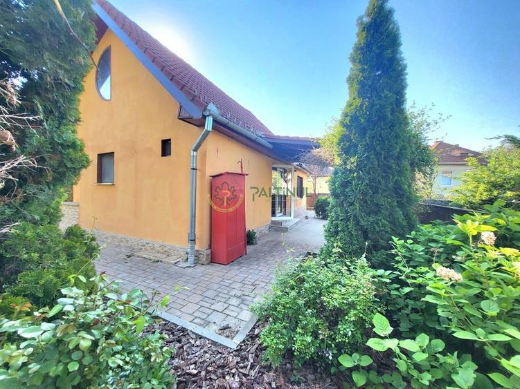 Casă de v&acirc;nzare &icirc;n centrul Sibiului - 3 camere și curte privată - 3