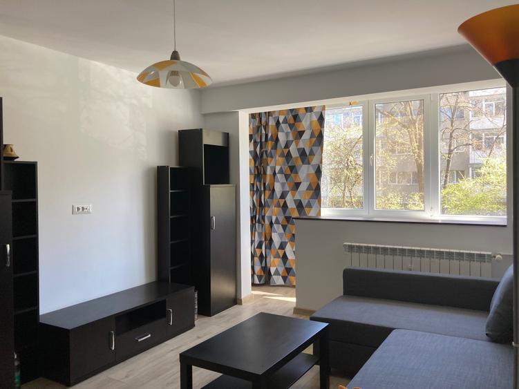 Apartament cu 2 camere decomandat în Olteni