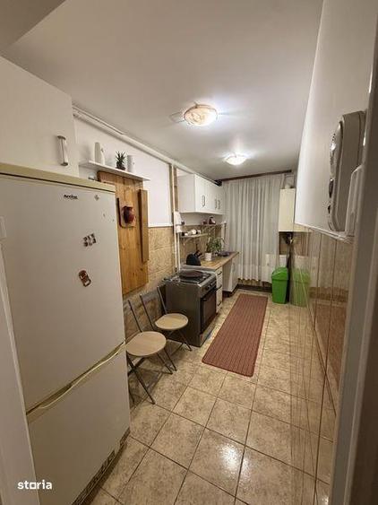 Apartament de vanzare 3 camere, semidecomandat - 2