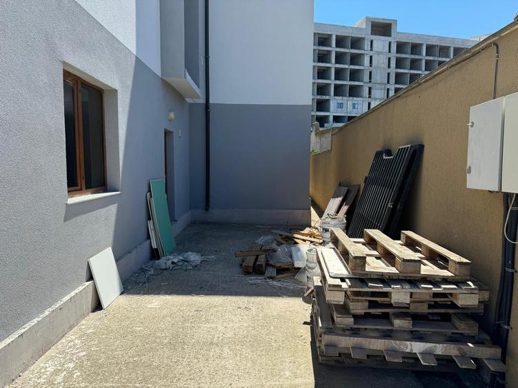 Vânzare/Inchiriere Azil Modern în Techirghiol - Parter + 3 Etaje - 18