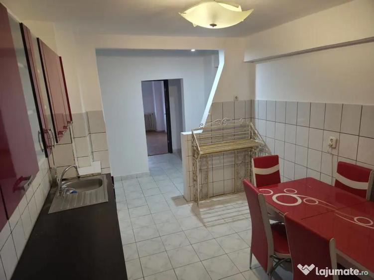 Apartament 3 camere decomandat Cetate - 8