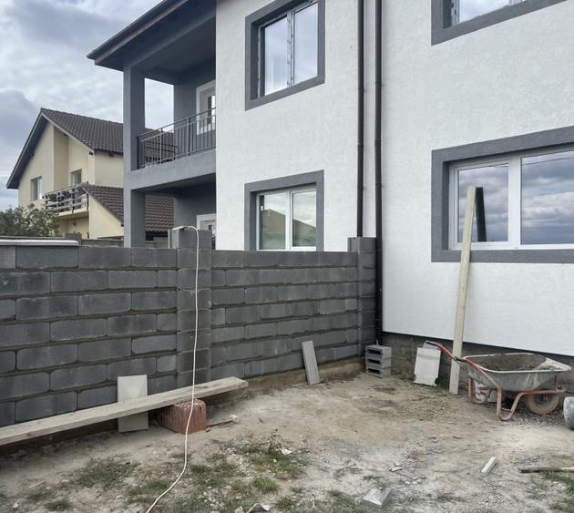 Calea Useni/Mega Image - Duplex cu 4 camere, teren 330 mp, zid dublu despartitor - 2