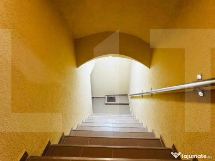 Casa spatioasa cu 5 dormitoare, doua bucatarii si teren de 1 - 3