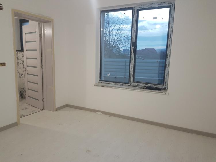 Casa plan parter noua, trei camere, doua bai, terasa, beci, curte 500mp, Lilieci - 2