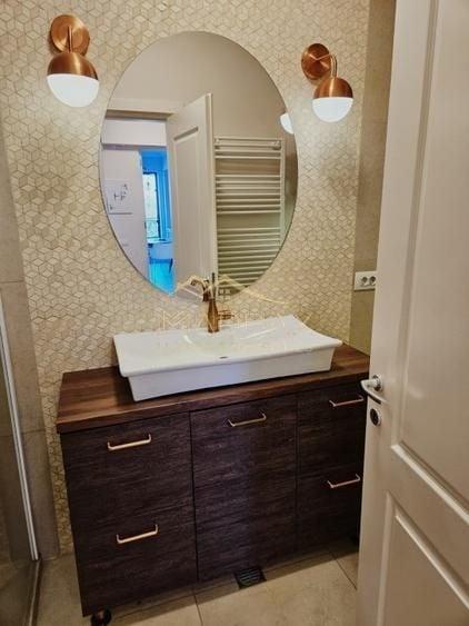 Apartament cu 3 camere decomandat, mobilat în Banu Manta