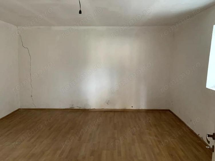 Casa individuala in Otelec - 2,518 mp teren - 2 fronturi stradale - 3