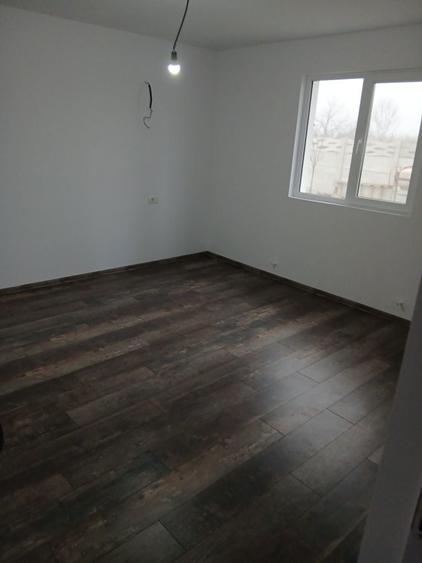 Vand casa la cheie pe parter in Bals str.Ciresului - 2