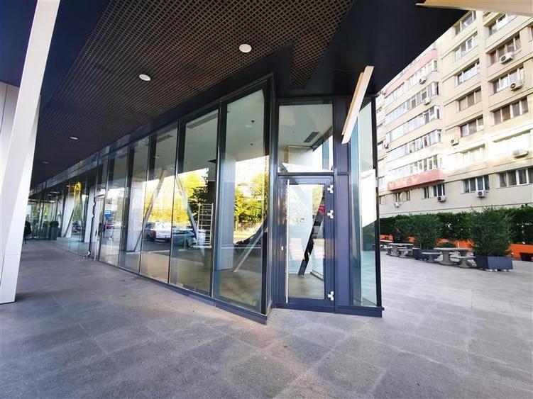 Spatiu comercial in cladire de birouri clasa A - 250 mp - 2