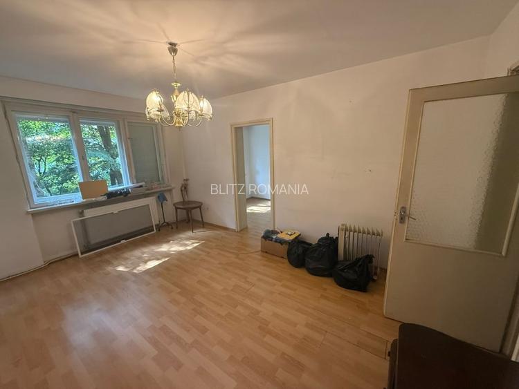 Apartament spatios cu 4 camere, etaj 1 - decomandat, zona Sasar