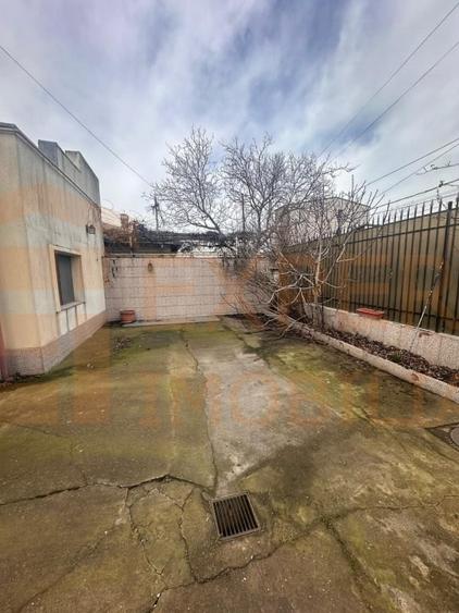 Casa de vanzare, situata in zona Stadion - 4