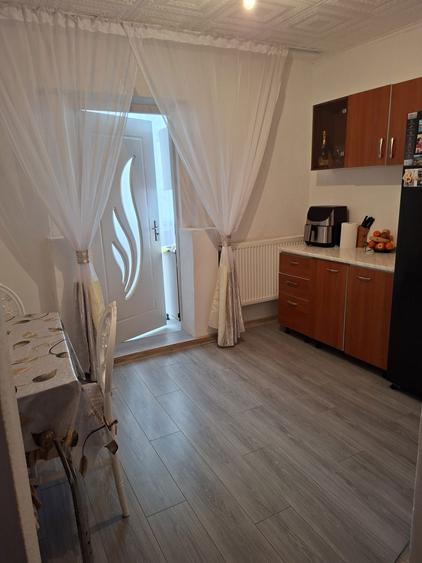 Vand apartament decomandat cu 3 camere in Rovinari judetul Gorj - 2