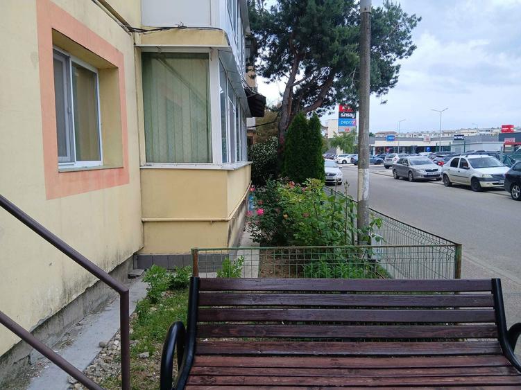 Apartament 3 camere decomandate, parter, langa piata centrala, vizavi de noul centru comercial, doua balcoane, negociabil - 2