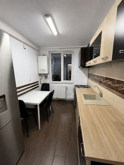 Inchiriez apartament cu 3 camere Pitesti Centru zona 0 Decomandat - 5