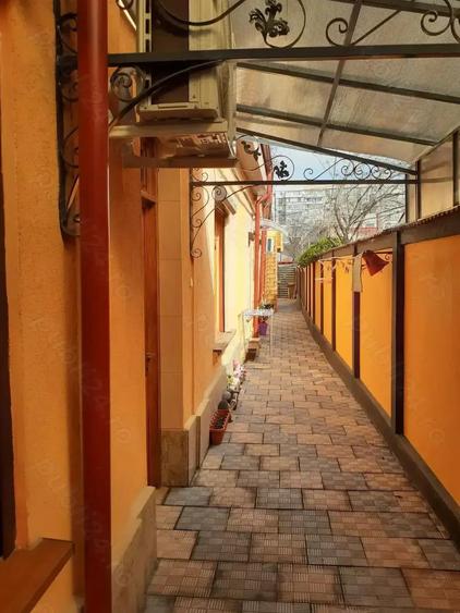 Vanzare Casa + 2 Spatii Comerciale suprafata de 283.mp., in zona Centrala - Str. Rahova - 16