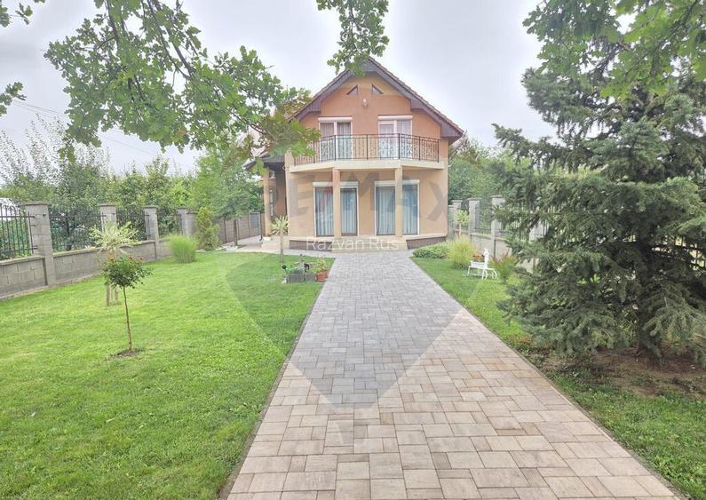 Casa de vis cu 4 dormitoare intr-o zona linistita din Sa... Casa de vis cu 4 dormitoare intr-o zona linistita din Sa...