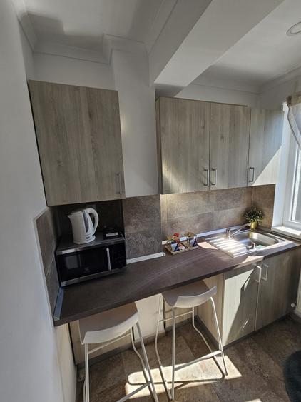 Inchiriez garsoniera mobilata, dispune de suficiente spatii - 7