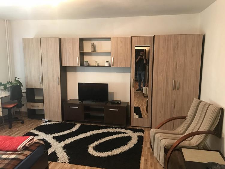 APARTAMENT O CAMERA DECOAMNDAT centrala proprie - 1