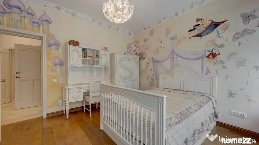 Apartament cu 4 camere decomandat în Primăverii
