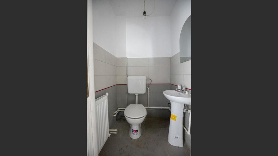 Spațiu industrial /hala /Spatiu administrativ in Resita,cartier Moniom - 11