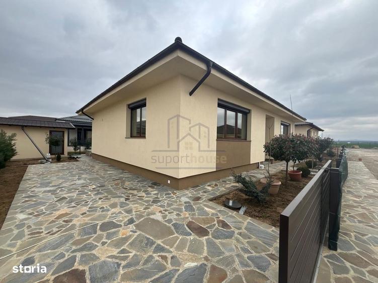 Vila in cartier rezidential - 1