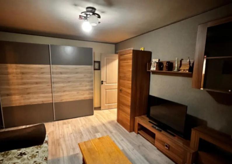 Apartament 2 camere semidecomandat, etaj 1 , zona Curtea de - 4