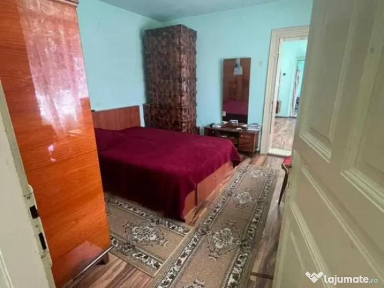 Casa de Locuit cu Teren si Curte Mare - 6