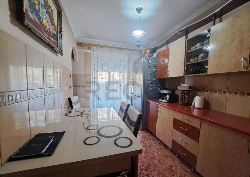 RECO Apartament cu trei camere decomandat - 9