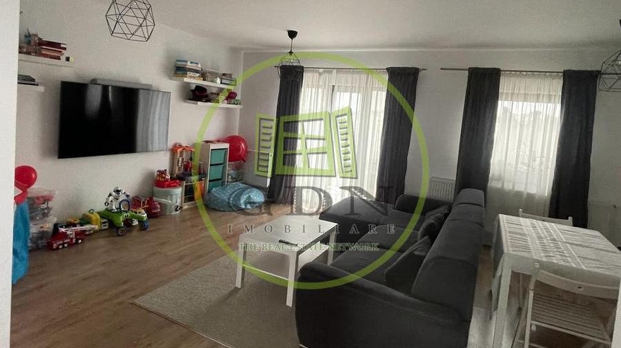 Duplex cu 10 camere cu Canalizare în Preajba