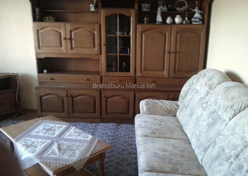 Ofer spre inchiriere apartament cu 2 camere, ultracentral, Rm. Valcea