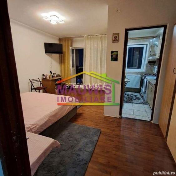 5 min metrou gars Cf.1 cu balcon etaj 3/10 pe mijloc de bloc mixt1978