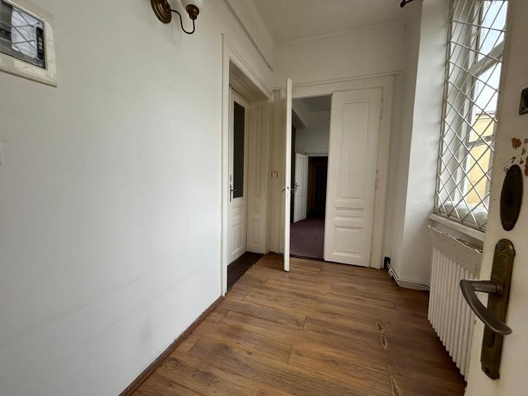 Doua camere plus spatii comune in cladire istorica - 2