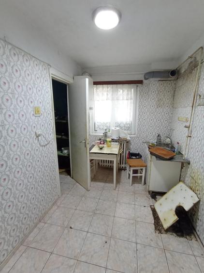 Apartament 3 camere Podul de Piatra, parter, eliberare imediata - 6