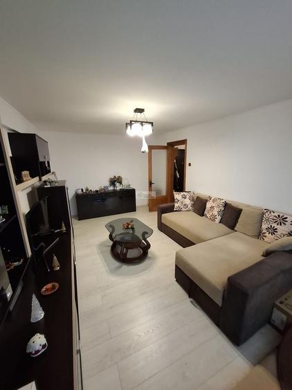 Se vinde apartament 3 camere/ultracentral/Focsani - 2