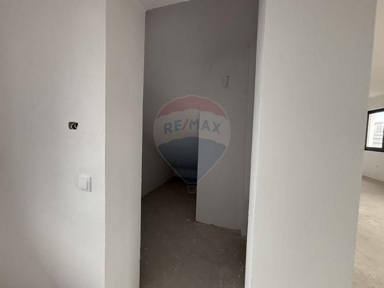 Casă / Vilă cu 4 camere de vânzare - 13