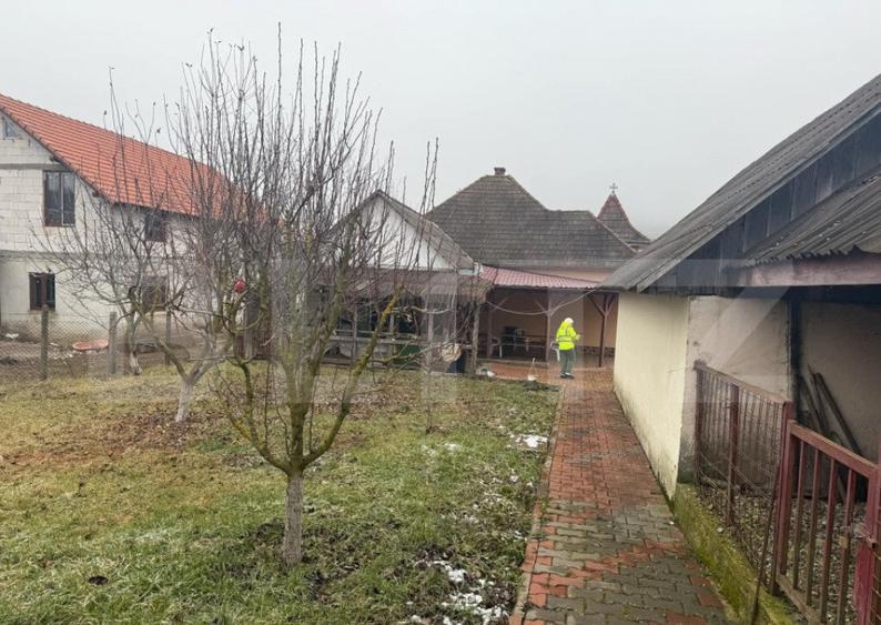 Casa individuala cu 2 camere, 160 mp utili, teren 3800 mp, B - 13