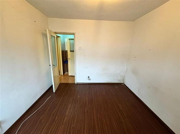 2 camere, zona sud, etaj 3/4, izolat, termopan (necesita renovare) - 8