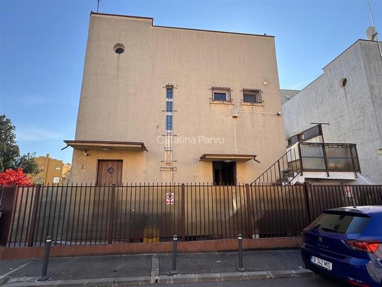 Vanzare vila Vatra Luminoasa - Victor Manu |