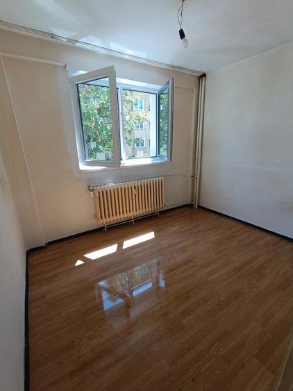 Apartament cu 3 camere decomandat în Micro 15