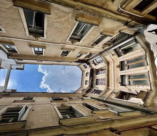 Imobil 2185 mp Centrul Istoric Piata Unirii 500 mp teren vitrina 19 m - 1