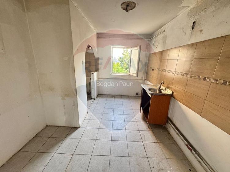 Apartament de vanzare, cu 3 camere decomandat  ZONA NORD