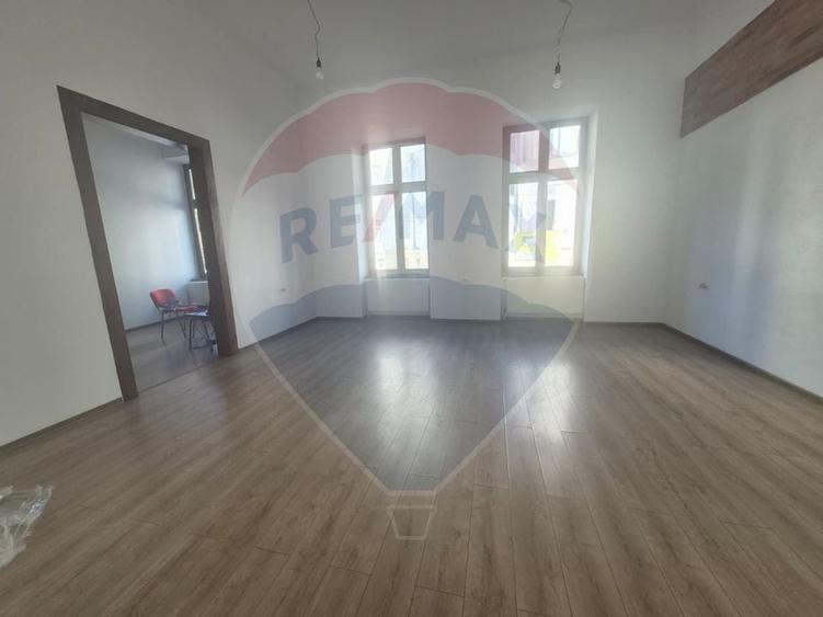 Spatiul pretabil  pentru o gama variata de activitati - 12