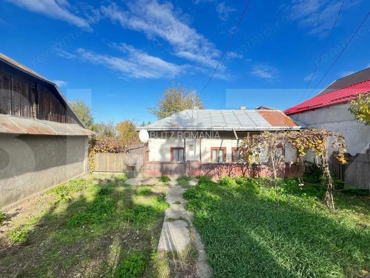Casa batraneasca cu teren de vanzare in Botosani Casa batraneasca cu teren de vanzare in Botosani