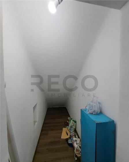 Apartament cu 3 camere , decomandat , cu 2160 mp teren intra - 12