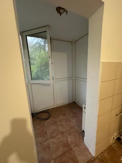 Apartament cu 3 camere semidecomandat în Titan