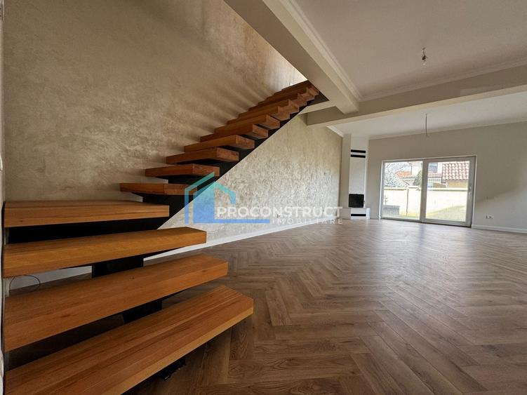 Duplex cu 4 camere cu Canalizare în Dumbrăvița