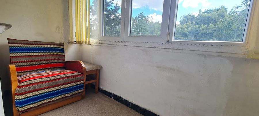 Apartament cu 2 camere semidecomandat în Aleea Carpați