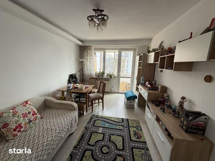 Apartament cu 3 camere decomandat în Lacul Tei