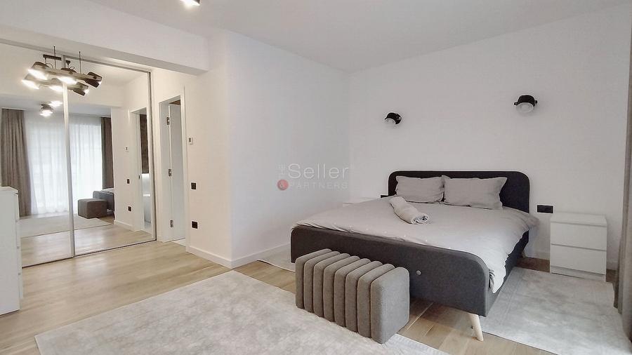 Apartament cu 3 camere semidecomandat, mobilat în Brașovul Vechi
